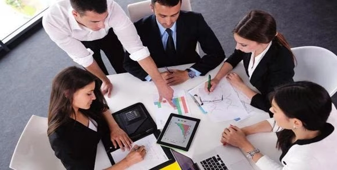 Mejorar tu perfil y habilidades te permitirá destacar entre otros candidatos y ser más competitivo/a